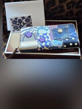 HTF, Coach Patchwork Zip Wallet Y2K — Blue & Purple Floral Patch MINT Condition!